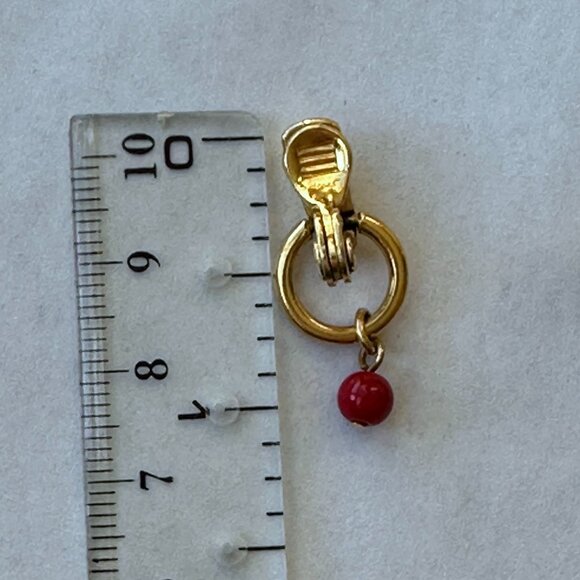 Vintage Monet Doorknocker Clip On Earrings Faux Garnet Gold Tone Signed - Picture 3 of 4